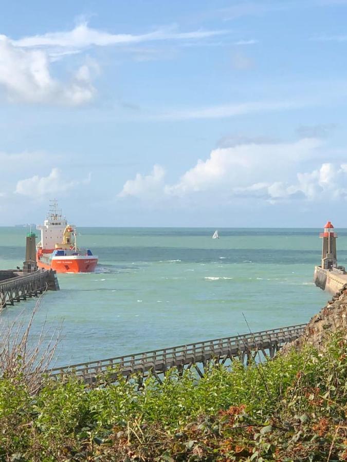 Le Phare Rouge Apartment เฟก็องป์ ภายนอก รูปภาพ